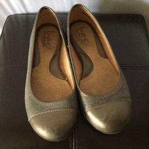 b.o.c. By Born Gray and Bronze Ballet Flats